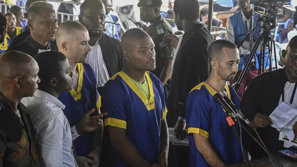 Tyler Thompson Jr., Marcel Malanga et Benjamin Reuben Zalman-Polun, ces citoyens américains, comparaissent devant le tribunal de Kinshasa, au Congo, avec 52 autres accusés, le-Copyright © africanews Bizuayehu Tesfaye/Las Vegas Review-Journal